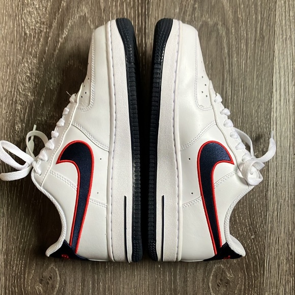 Nike - Picture 6 of 17